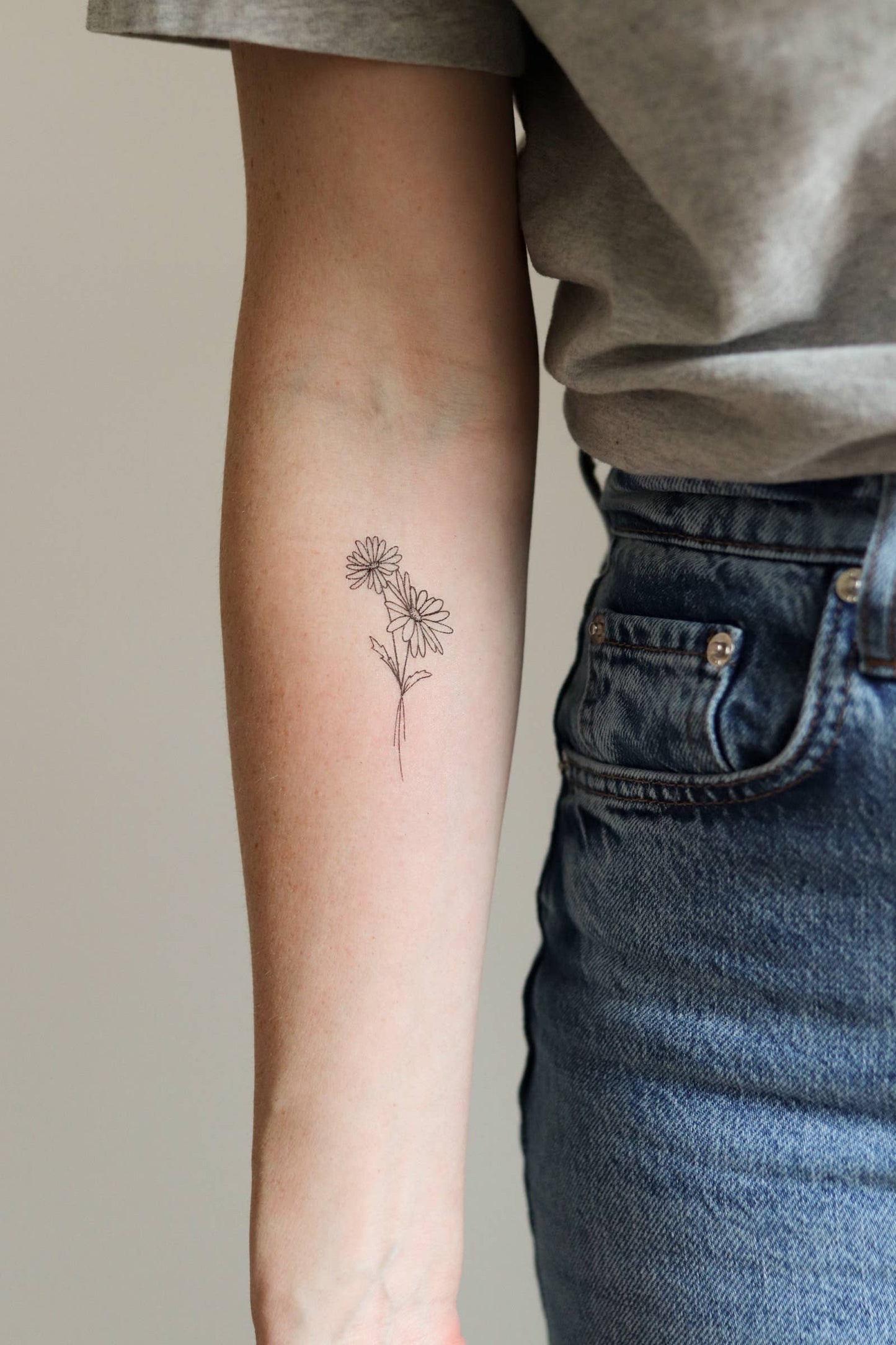 April Birth Flower - Daisy Temporary Tattoos