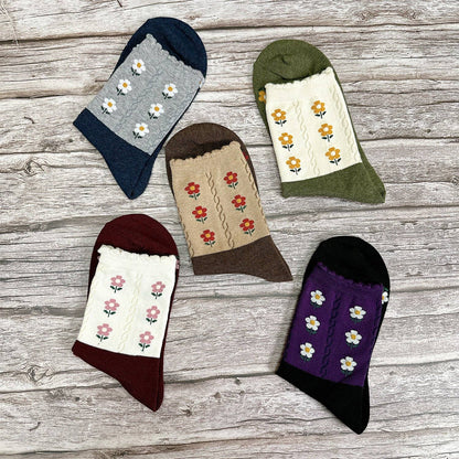 Women's Picot Flower Pattern Crew Socks