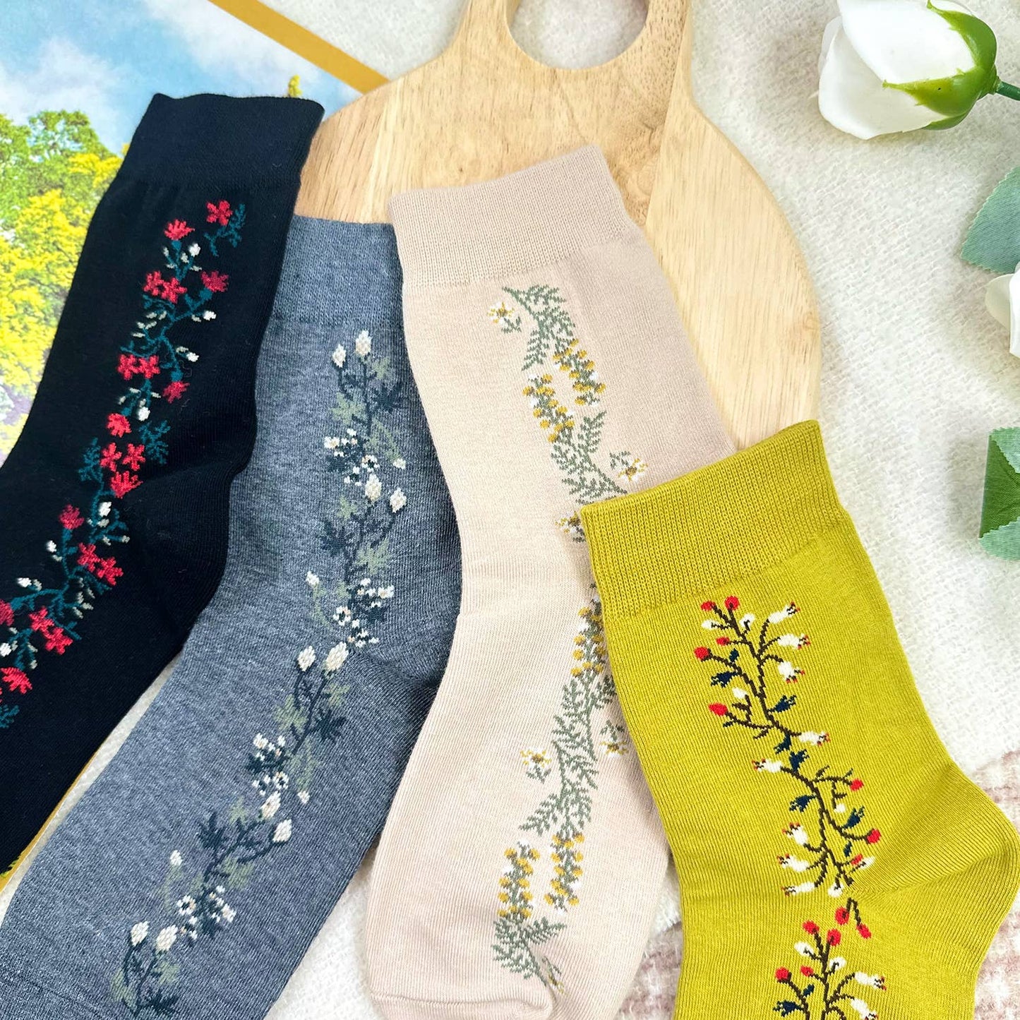 Women's Crew Vintage Vine Flower Socks