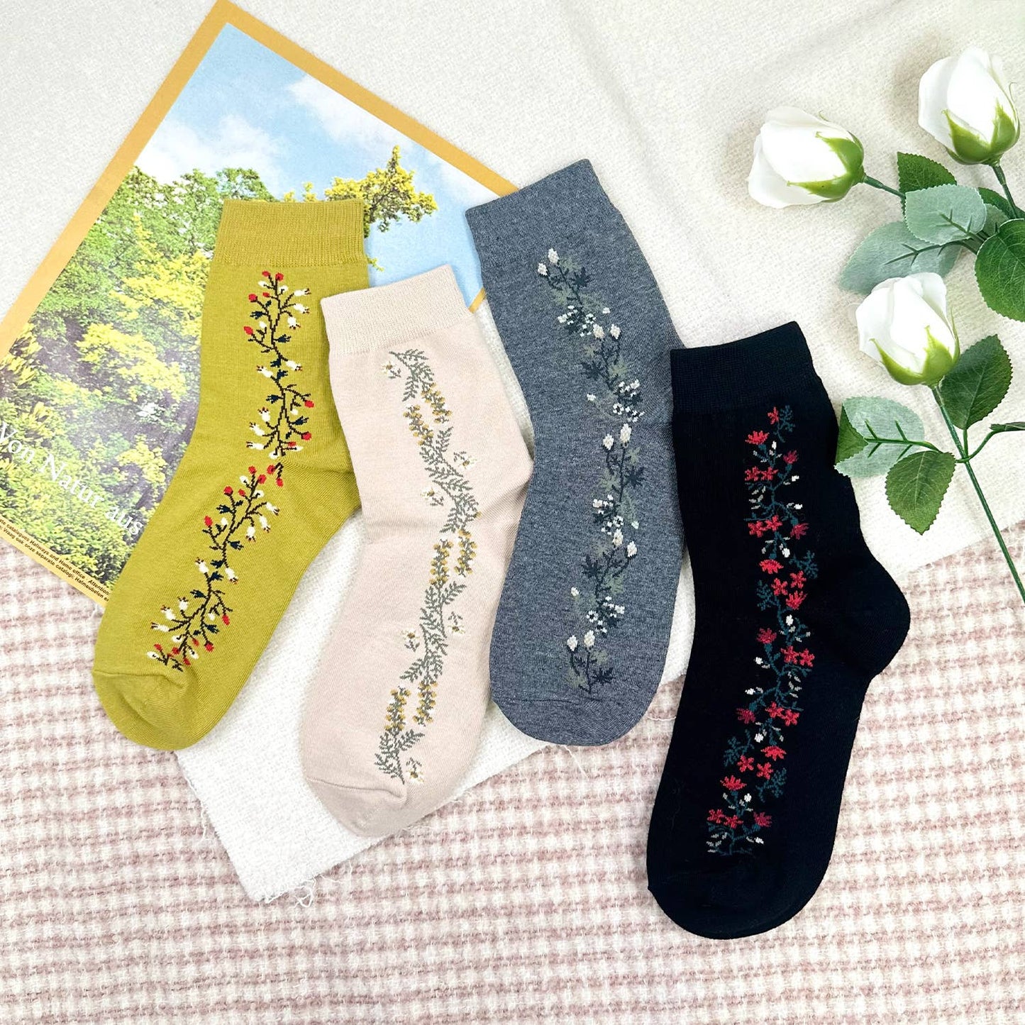 Women's Crew Vintage Vine Flower Socks