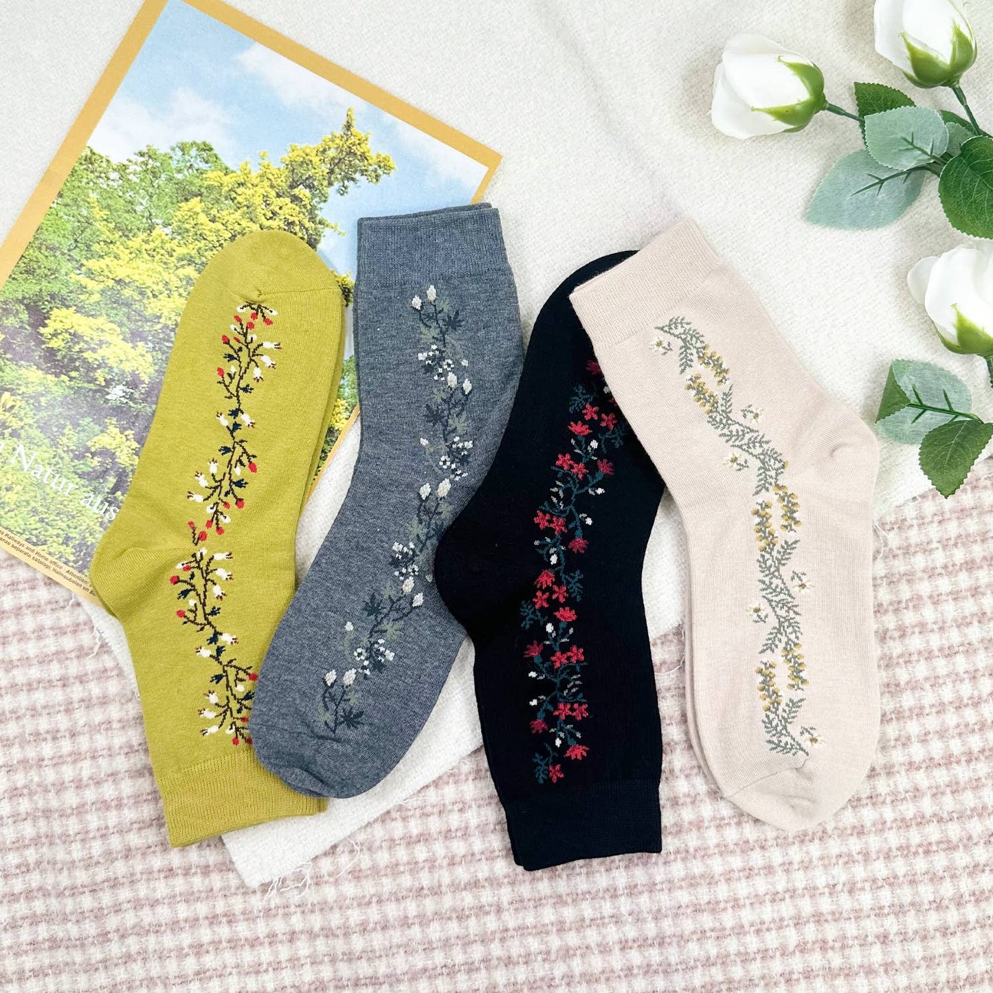 Women's Crew Vintage Vine Flower Socks